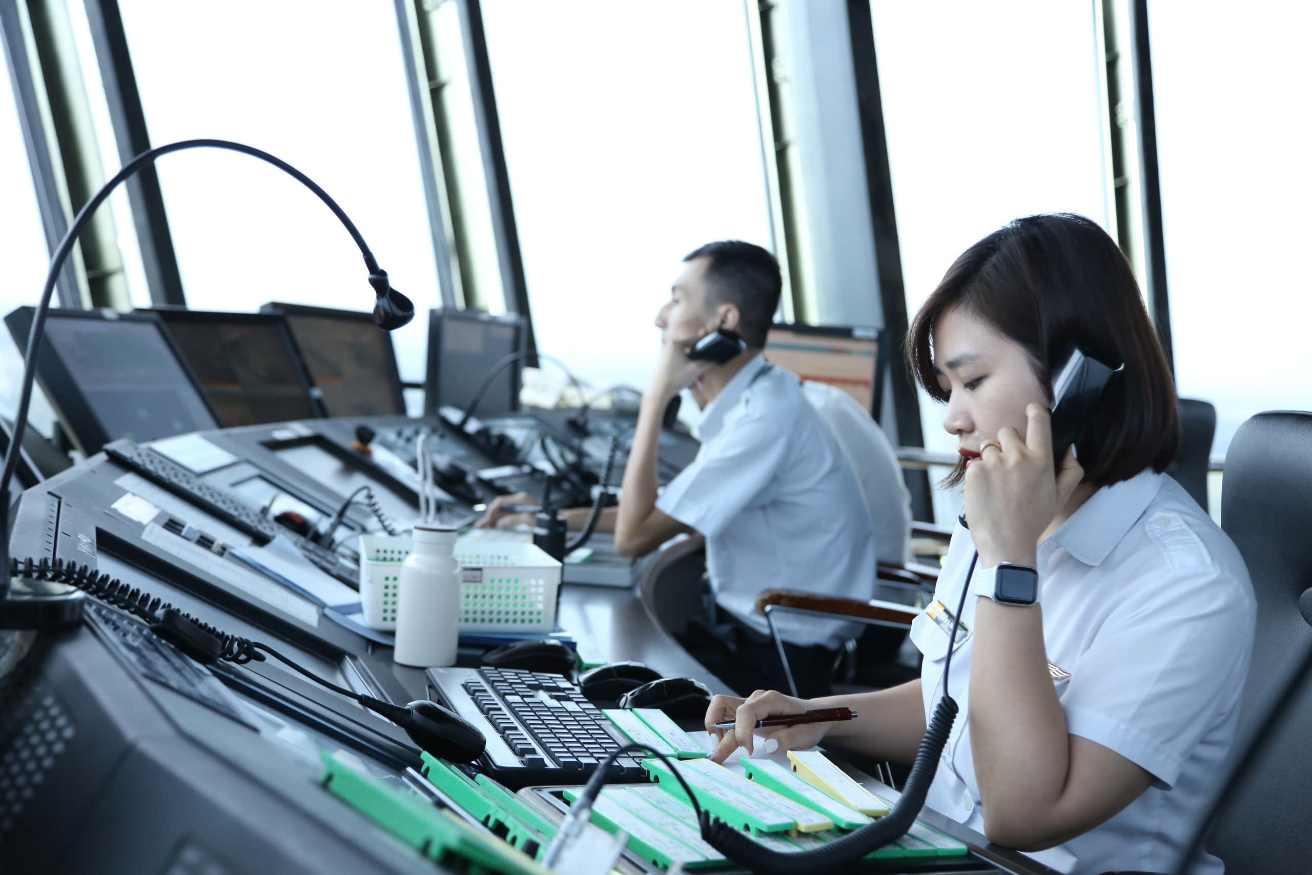 Kíp trực trên Đài KSKL Nội Bài